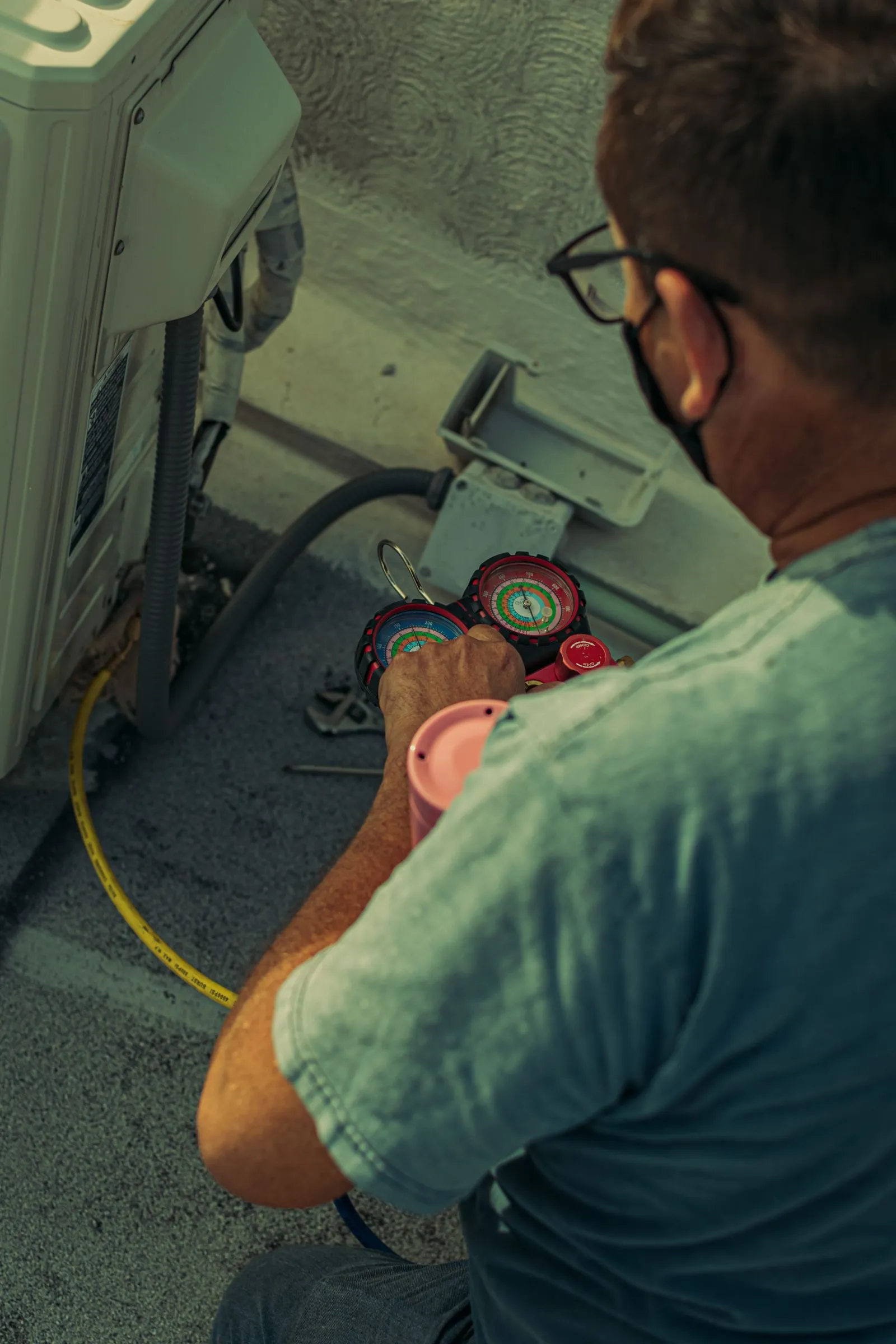 AC Repair Contractors Cave Creek AZ — technician checking refrigerant pressures with gauges