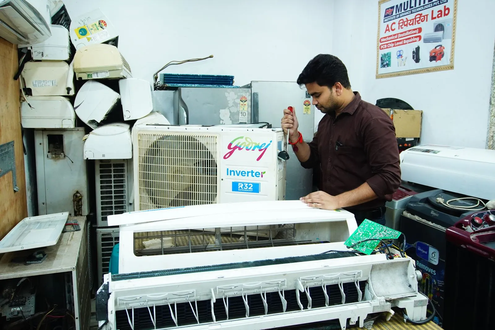 AC Maintenance Cave Creek AZ — technician servicing an air conditioner unit during a tune up