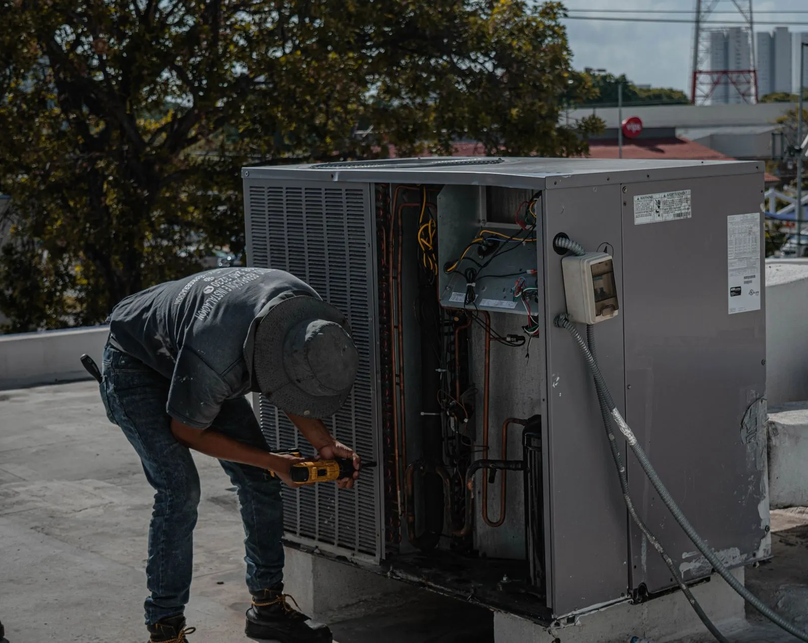Emergency AC Repair Cave Creek AZ — technician repairing a rooftop air conditioning unit